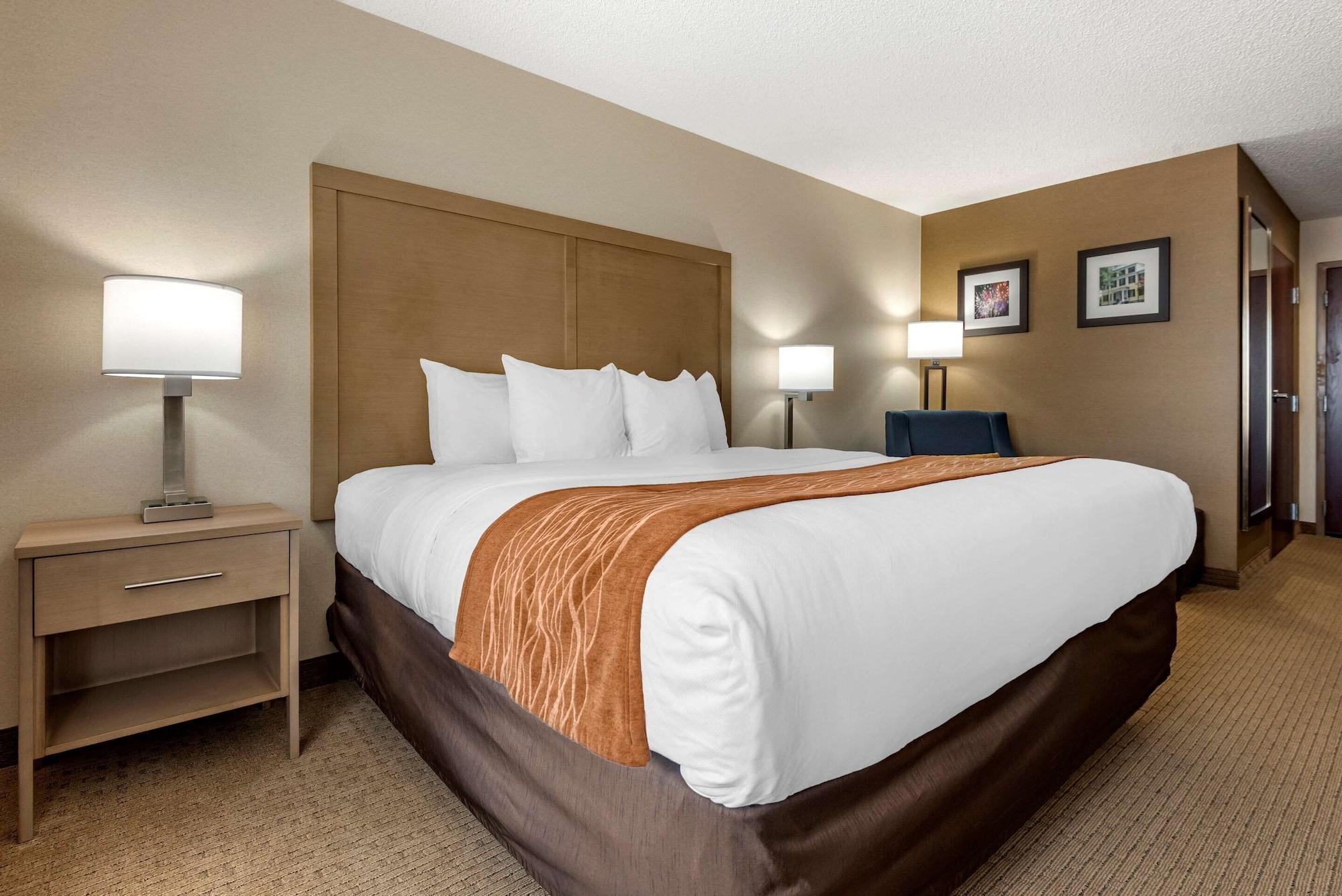 Comfort Inn & Suites Farmington - Victor Экстерьер фото