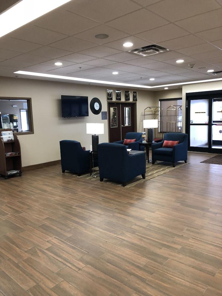Comfort Inn & Suites Farmington - Victor Экстерьер фото