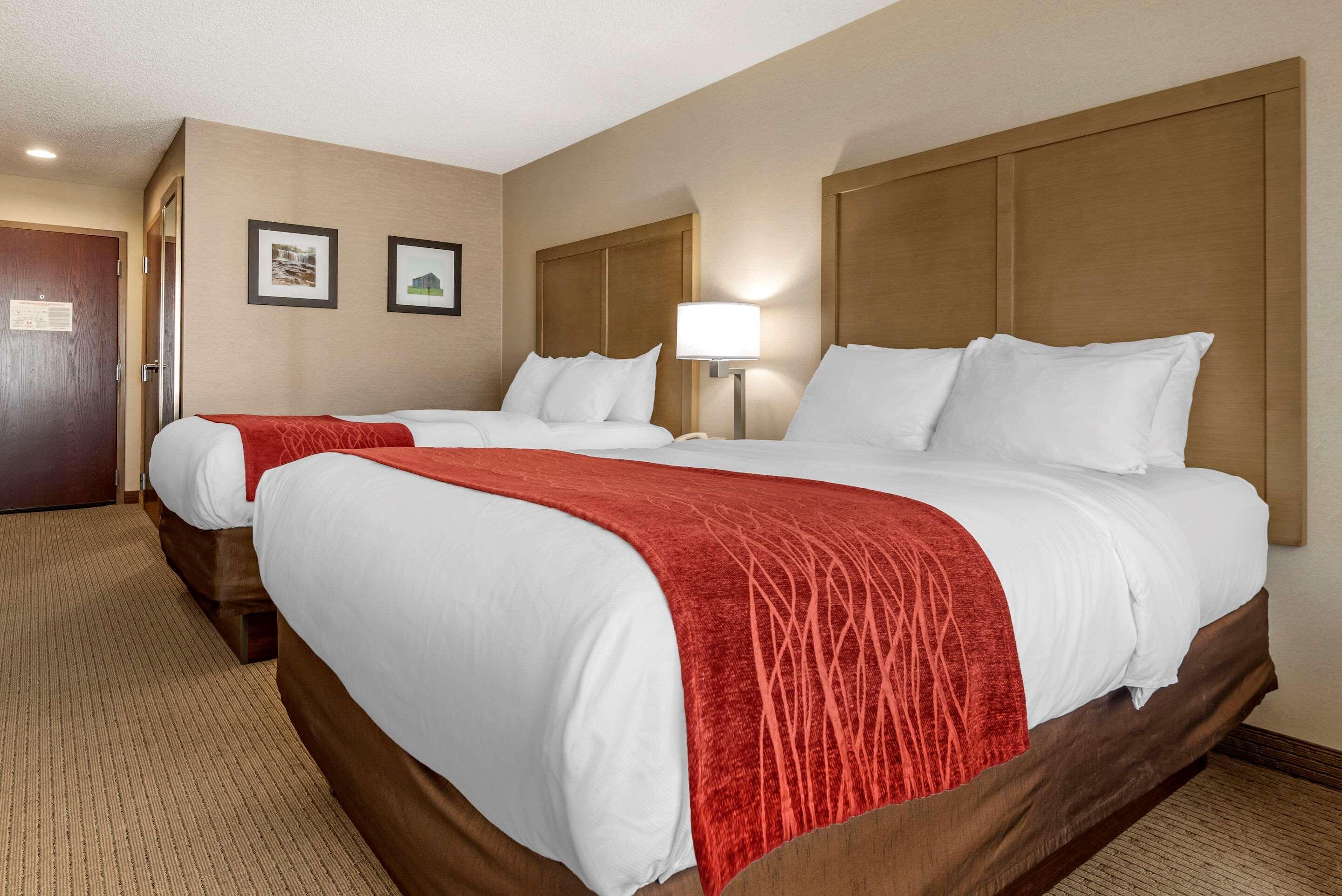 Comfort Inn & Suites Farmington - Victor Экстерьер фото