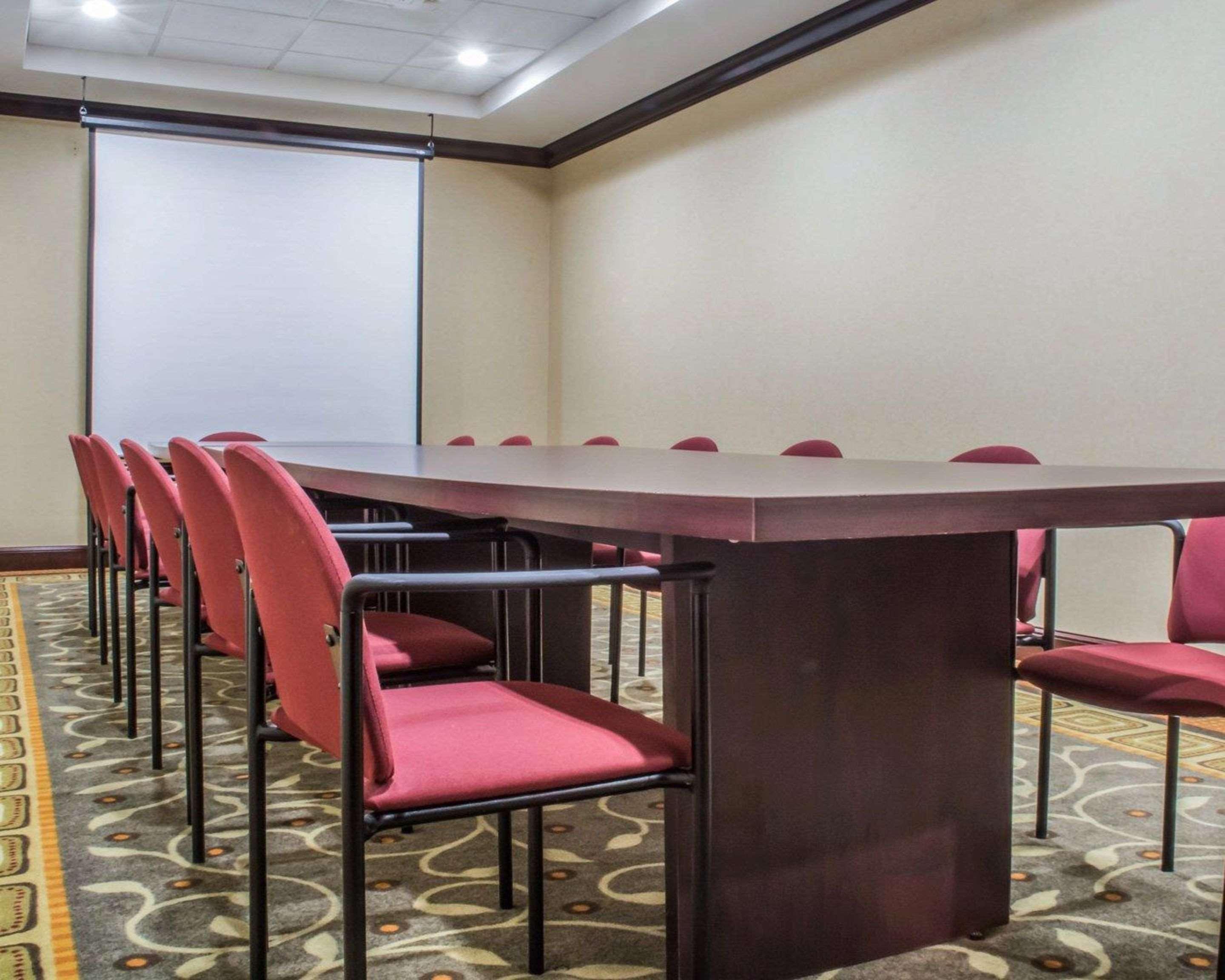Comfort Inn & Suites Farmington - Victor Экстерьер фото