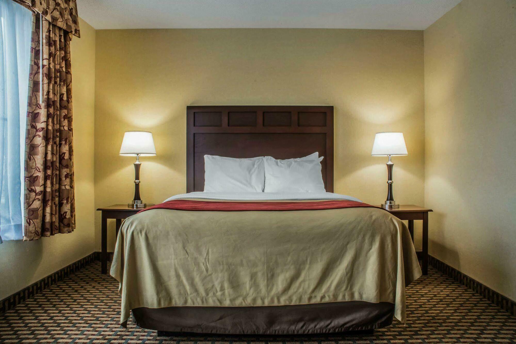 Comfort Inn & Suites Farmington - Victor Экстерьер фото